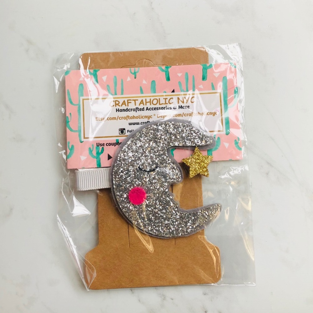 The moon hair clip